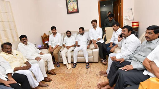 TDP : పోలవరం పాలిటిక్స్.. టీడీపీ నేతలను అడ్డుకున్న పోలీసులు..