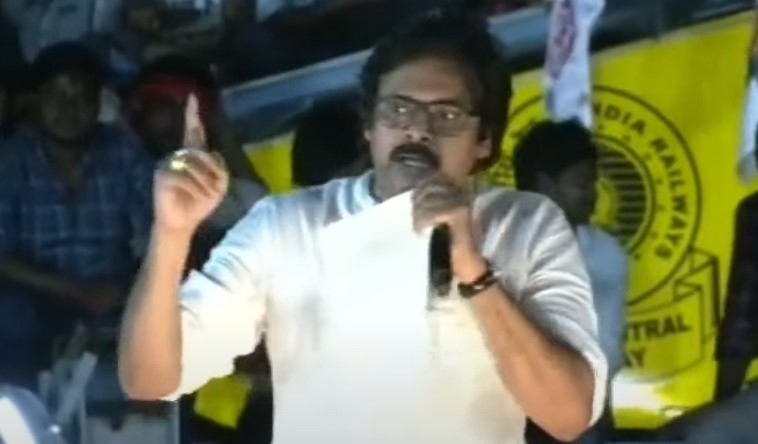 RED BUS: ఎర్ర బస్సుకు 91 ఏళ్లు.. ప్రగతిపథంలో అనేక రంగులు..