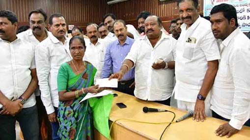 Teacher Murder : రాజాంలో టీచర్ దారుణ హత్య.. ప్రభుత్వంపై చంద్రబాబు ఫైర్..