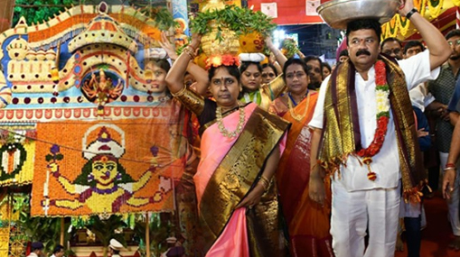 Madhukeswara Temple :చెట్టు మొదలులో వెలిసిన మధుకేశ్వరుడు
