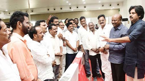 Chikoti Praveen : పోలీసుల అదుపులో చికోటి ప్రవీణ్ భద్రతా సిబ్బంది.. ఎందుకంటే..?