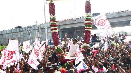 BJP : ఆ మాజీ మంత్రికి ఈటల బుజ్జగింపులు.. బీజేపీలో ఏం జరుగుతోంది..?