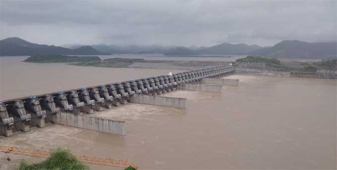 Godavari: గోదా-వర్రి.. బ్యారేజీలకు భారీ వరద.. తెలుగు రాష్ట్రాల్లో అలర్ట్..