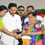 Jagan : చంద్రబాబు, జగన్ ఎవరు బెటరో తెల్చుకోండి.. ఉద్యోగులకు సీఎం సూచన..