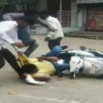 Maharashtra News  : జర్నలిస్ట్‌ను చితక్కొట్టిన అధికారపార్టీ నేతలు.. వీడియో వైరల్..