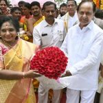 KCR with Governor : గవర్నర్‌తో రాజీనా? రాజకీయమా?.. బీఆర్ఎస్, బీజేపీ దొందుదొందేనా?