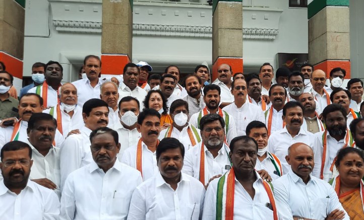 MLA Rohit Reddy news : ఎమ్మెల్యే రోహిత్‌రెడ్డి తండ్రి బర్త్‌డేలో ఖాకీల హల్‌చల్.. మళ్లీ కాంట్రవర్సీ..