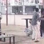 Crime News: ఆలయంలోకి ఉగ్రవాదులు.. ఎదురుదాడి చేసిన భక్తుడు.. వీడియో వైరల్..