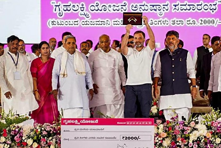 Sharmila today news: ప్రియాంకతో షర్మిల మీటింగ్!.. విలీనం, పదవులపై క్లారిటీ?