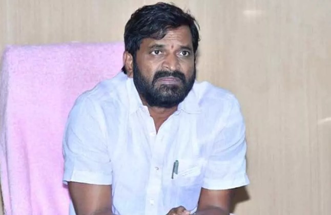 Vijayawada News : దేవినేని ఇంటికి జగన్.. విజయవాడలోనే యార్లగడ్డ కీలక మీట్..