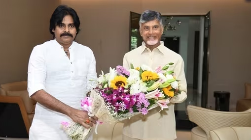 Actress Kasthuri Shankar  : గంటకు 5 వేలు అని కామెంట్ చేసిన నెటిజెన్ ను దుమ్ము దులిపిన కస్తూరి…