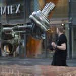 Sweden : స్వీడన్‌లో తుపాకుల హోరు