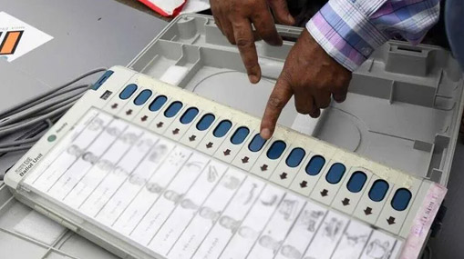 Telangana Elections 2023: తెలంగాణ ఎన్నికలు.. మొరాయిస్తున్న ఈవీఎంలు..
