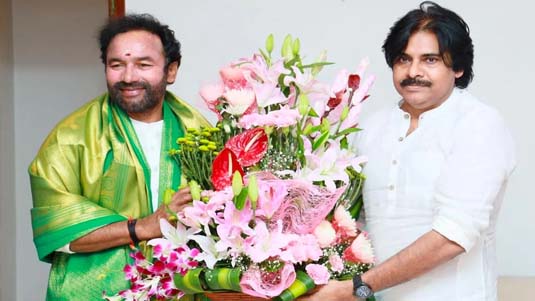 EAGLE Movie Teaser : తగ్గేదే లేదు.. సంక్రాంతి బరిలో మాస్ మహారాజ్ కన్ఫర్మ్..
