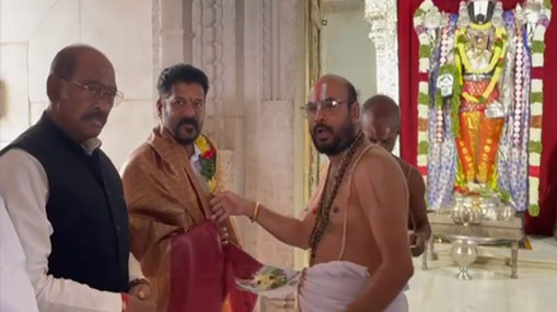 Revanth Reddy : బిర్లా మందిర్ లో పూజలు.. నాంపల్లి దర్గాలో ప్రార్థనలు..