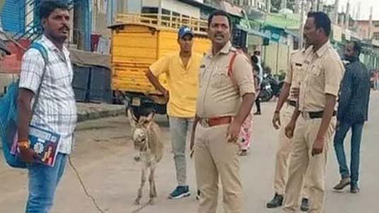 Telangana Elections : నామినేషన్ వేసేందుకు వస్తే.. అడ్డుకున్న పోలీసులు.. అతడు ఏం చేశాడంటే?