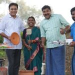 KTR with Gangavva : పొలం మధ్య లో మంత్రితో దావత్.. గంగవ్వా నువ్వు కేక అంటున్న నెటిజన్స్..
