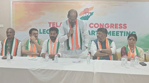 Michaung Effect: ఏపీలో రెడ్ అలర్ట్.. తీర ప్రాంతాల్లో కంట్రోల్ రూమ్ లు ఏర్పాటు