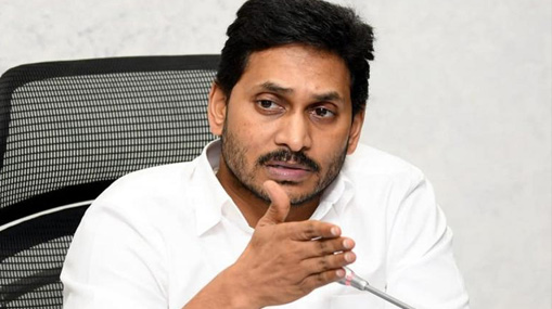 Chain Snatchers : ఇంట్లోకి చొరబడిన దొంగలు.. వృద్ధురాలిపై దాడీ.. బంగారు నగల అపహరణ