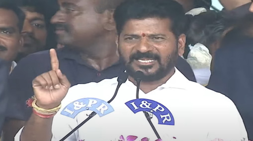 Revanth Reddy : రేవంత్ తొలి స్పీచ్.. ఆ రెండు ఫైల్స్ పై సంతకం..