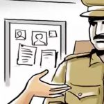 Extra Marital affair | రోడ్డుపై నిరసనకు దిగిన పోలీస్ కానిస్టేబుల్ భార్య.. భర్త ఏం చేశాడంటే?