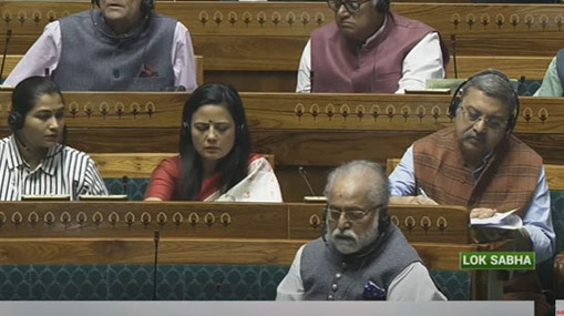 Mahua Moitra: తృణమూల్ ఎంపీ మహువా మొయిత్రా పై వేటు.. లోక్ సభ సభ్యత్వం రద్దు