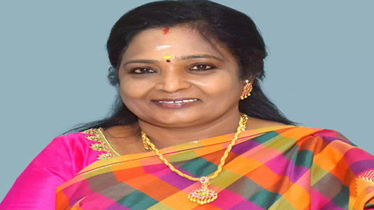 Nalini : నాడు తెలంగాణ కోసం ఉద్యోగం త్యాగం.. నేడు అధ్యాత్మికమార్గం.. సీఎంతో నళిని భేటీ..