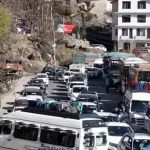 Manali : హిమాచల్‌ బాట పట్టిన పర్యాటకులు.. మనాలీ హైవేపై భారీగా ట్రాఫిక్‌ జామ్‌..