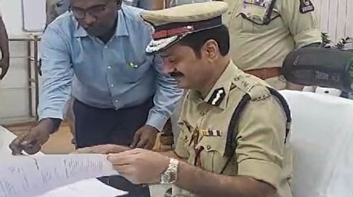 Hyderabad CP : హైదరాబాద్‌ పోలీస్‌ కమిషనర్‌గా కొత్తకోట శ్రీనివాస్‌ రెడ్డి.. బాధ్యతలు స్వీకరణ..
