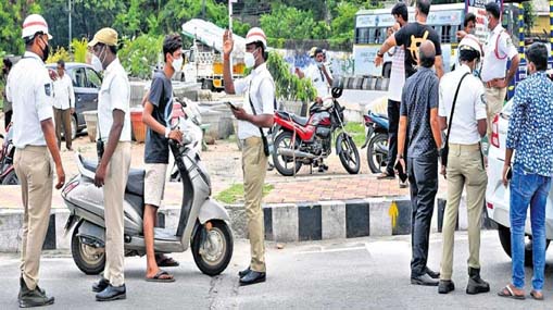 Malkajgiri  : నకిలీ నోట్లు చలామణి.. ముగ్గురు అరెస్ట్ ..