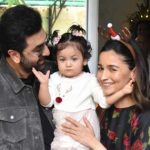 Alia – Ranbir : మొదటిసారి మీడియాకి కూతురి ఫేస్ చూపించిన రణబీర్ .. ఆలియా..