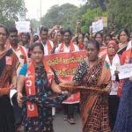 Anganwadi strike: తాళాలు పగలగొట్టిన అధికారులు.. భిక్షటన చేస్తున్న అంగన్వాడీ టీచర్లు