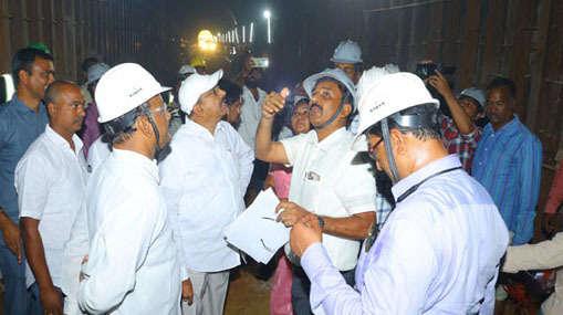 Pothole Fixing Robot : గుంతలను గుర్తించి, పూడ్చేసే ఏఐ రోబో..