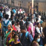 Sankranti Return Journey :  పట్నం బాట పట్టిన జనం.. రైళ్లు,  బస్సులు రద్దీ..