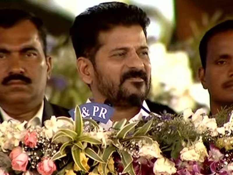Chiranjeevi: మెగాస్టార్‌లో ఈ యాంగిల్ కూడా ఉందా.. షూటింగ్ ఆపి మరీ భార్యతో కలిసి..?