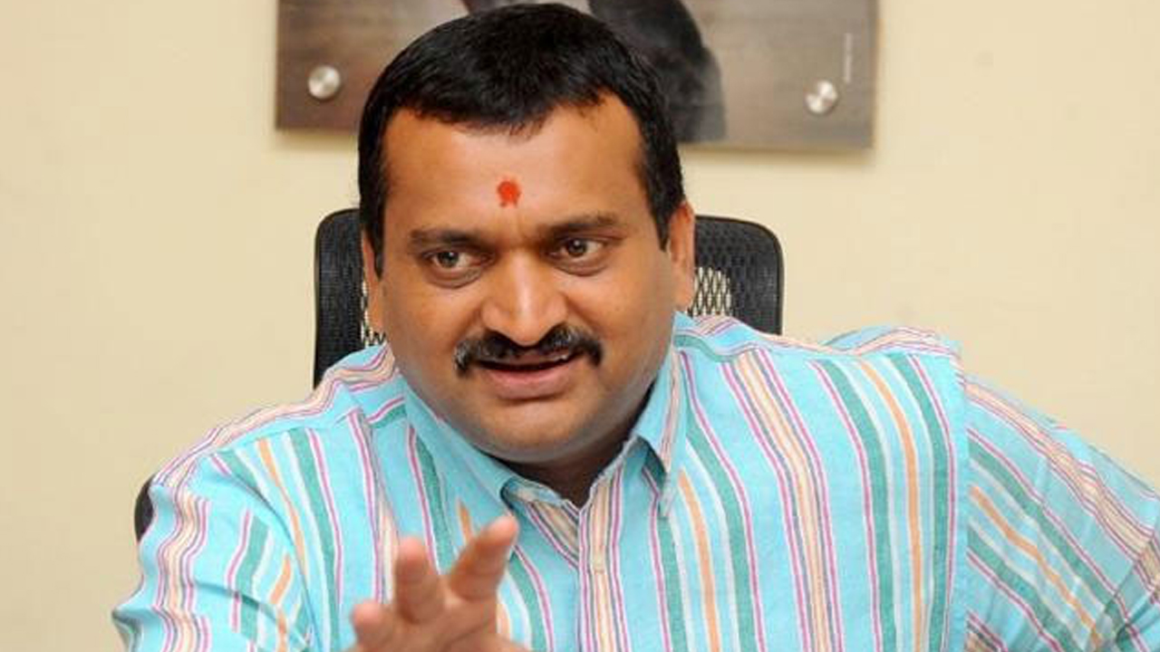 Bandla Ganesh: 29 రాష్ట్రాల్లో బెస్ట్ సీఎం రేవంత్ రెడ్డి.. ఆయ‌న‌ది మిడిల్ క్లాస్ మెంటాలిటీ: బండ్ల గ‌ణేష్