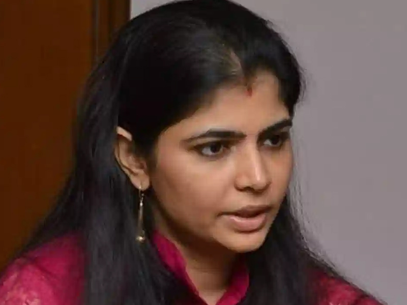 Chinmayi Sripada: పబ్లిక్ స్టేజ్‌పై జాకెట్ తీసేయ్ అంటూ వల్గర్ కామెంట్స్.. ఘాటుగా స్పందించిన చిన్మయి శ్రీపాద