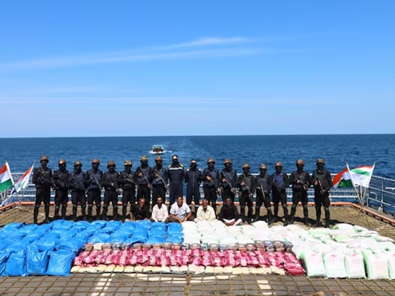 Drug Bust: గుజరాత్ తీరంలో భారీగా డ్రగ్స్ పట్టివేత.. 3300 కిలోల హషీష్ స్వాధీనం..