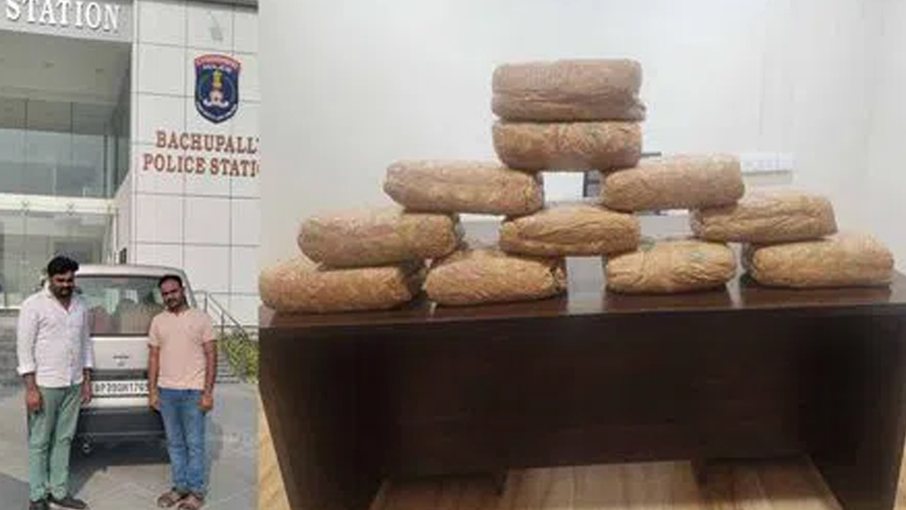 AP Police Smuggling : స్మగ్లర్ల అవతారం ఎత్తిన ఏపీ పోలీసులు.. తెలంగాణ పోలీసులకు దొరికిపోయిన వైనం