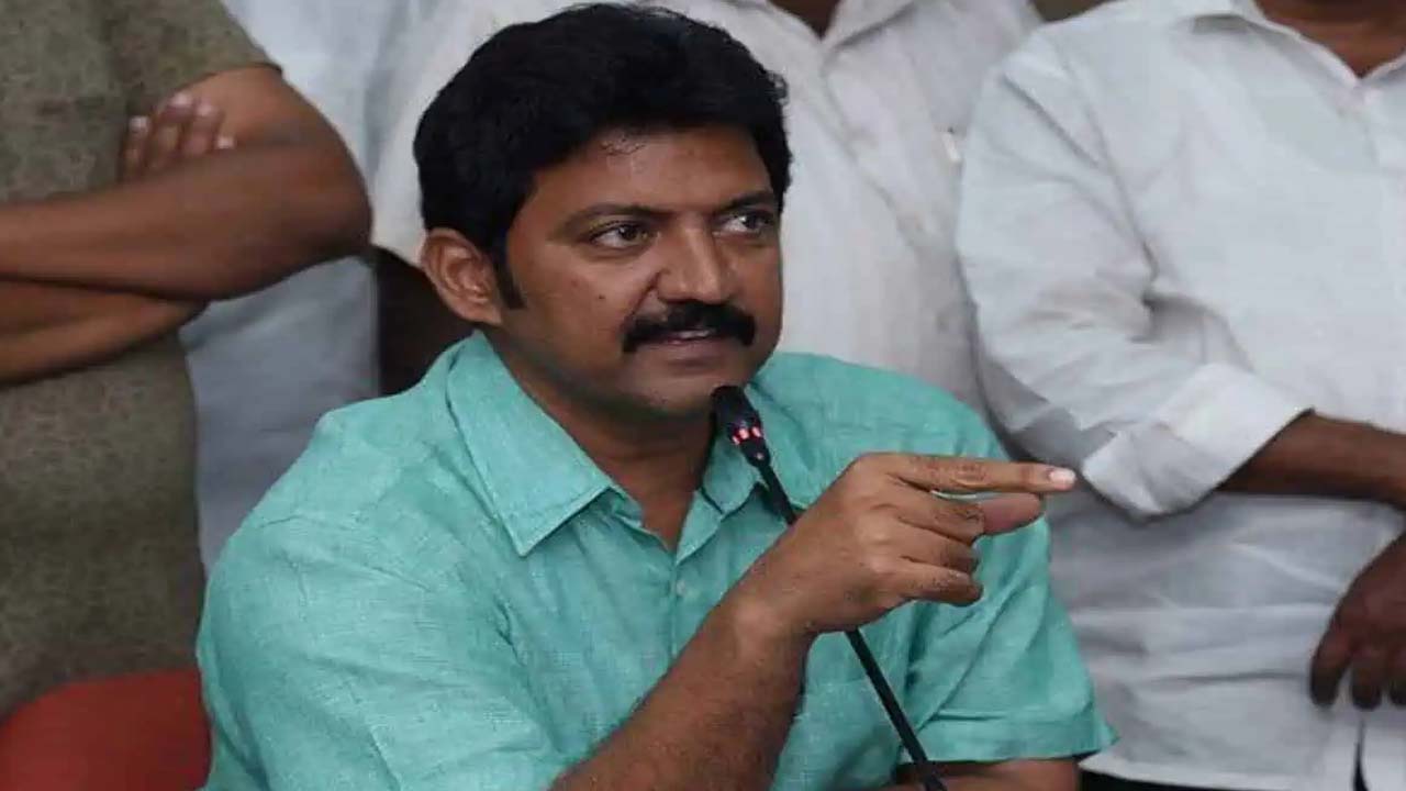 Vallabhaneni Vamsi arrest news : గన్నవరం ఎమ్మెల్యే వల్లభనేని వంశీకి షాక్.. అరెస్టు వారెంట్‌ జారీ..