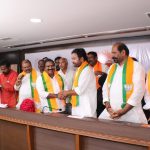 Aroori Ramesh Joined in BJP: కేంద్రమంత్రి కిషన్ రెడ్డి సమక్షంలో.. బీజేపీలో చేరిన మాజీ ఎమ్మెల్యే ఆరూరి రమేష్