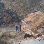 Landslides In Jammu Kashmir: కాశ్మీర్‌లో విరిగిపడిన కొండచరియలు.. జమ్మూ-శ్రీనగర్ రోడ్ బ్లాక్..