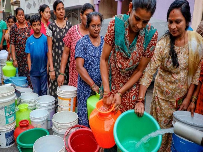 Bengaluru Water Crisis: బెంగళూరులో తీవ్రనీటి సమస్య.. ఒక్కో కుటుంబానికి రూ. 5 వేలు ఫైన్.. ఎందుకంటే?