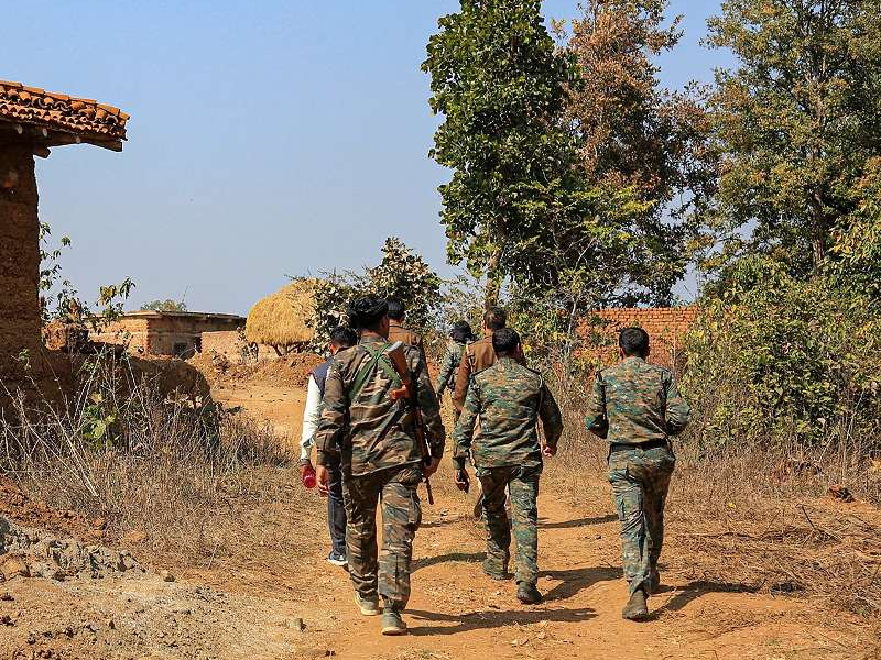Encounter in Chhattisgarh: ఛత్తీస్‌గఢ్‌లో ఎన్‌కౌంటర్‌.. ఆరుగురు మావోయిస్టులు మృతి..!