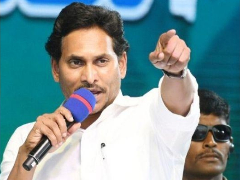 YS Jagan: పేదలంతా ఓ వైపు.. పెత్తందార్లు అంతా మరో వైపు.. సీఎం జగన్