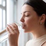 Fridge Water: ఎండలో తిరిగి వచ్చి ఫ్రిడ్జ్ నీళ్లు తాగుతున్నారా? అయితే మీరు  డేంజర్‌లో ఉన్నట్లే