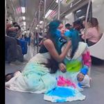 Delhi Metro Viral Video: ఢిల్లీ మెట్రోలో రెచ్చిపోయిన యువతులు.. అసభ్యంగా హోలీ ఆడిన వీడియో వైరల్