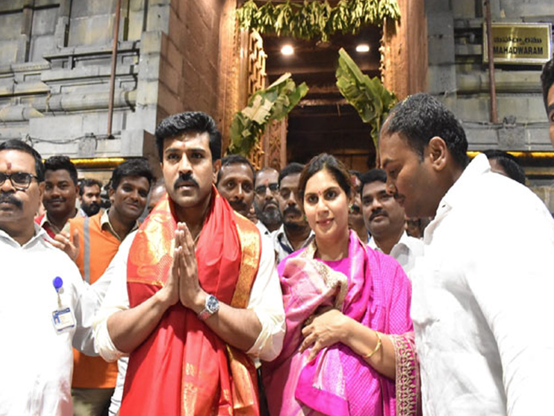 Ram Charan - Upasana Visits Tirumala: శ్రీవారిని దర్శించుకున్న రామ్ చరణ్, ఉపాసన దంపతులు..