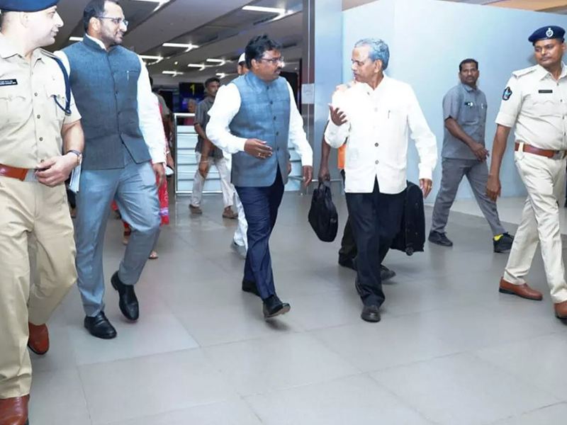 Dharmana says Vote for Babu: అయోమయంలో మంత్రి.. షాకిస్తున్న ఓటర్లు.. !