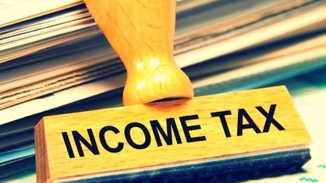 New tax regime: పాత పన్ను విధానం నుంచి కొత్త పన్ను విధానంకు ఎవరు మారాలి?.. ఎన్నిసార్లు మారవచ్చు?